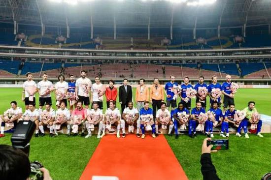 欧文小罗带队 传奇明星足球赛&quot;战&quot;长沙！