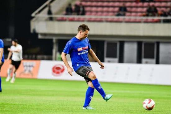 欧文小罗带队 传奇明星足球赛&quot;战&quot;长沙！