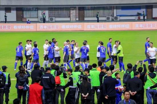 欧文小罗带队 传奇明星足球赛&quot;战&quot;长沙！