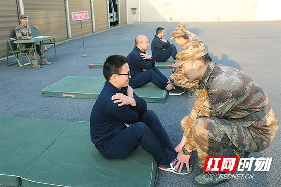 2019年衡阳警备区年终军事考核在警备区营区内展开。
