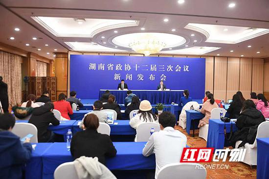  11日上午，湖南省政协召开新闻发布会介绍了政协湖南省第十二届委员会第三次会议情况。