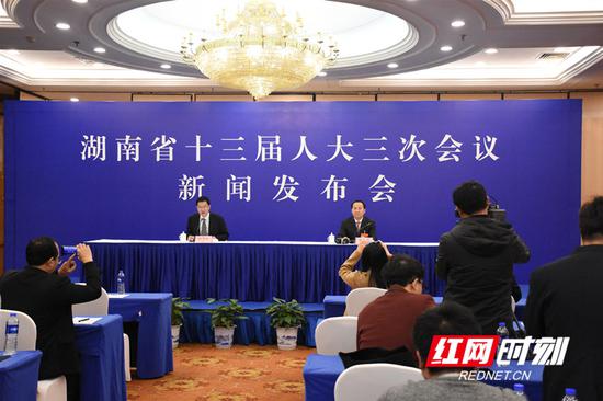 1月12日,湖南省十三届人大三次会议新闻发布会举行。