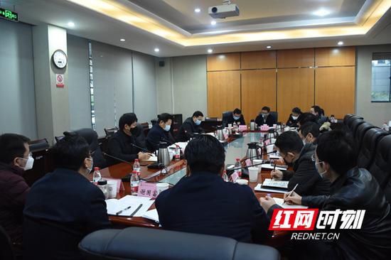 2月10日下午,湖南湘江新区就抓好疫情防控和复工复产进行部署。
