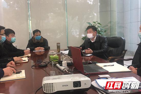 省住建厅选派驻企防疫联络员张磊、唐小兵将长沙威胜科技园当作疫情防控的“主战场”,帮助指导威胜集团开展复工复产后的疫情防控工作。