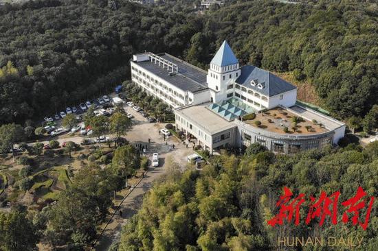(1月31日,长沙市第一医院北院修缮改造工程完工,成为长沙抗击新型冠状病毒感染的肺炎疫情的主战场。湖南日报·新湖南客户端记者 辜鹏博 摄)