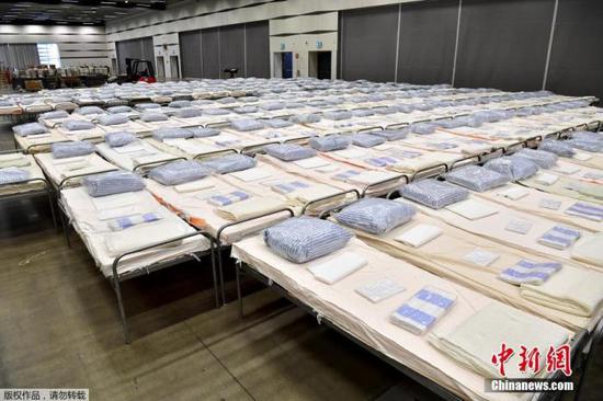 资料图:当地时间3月30日,瑞典斯德哥尔摩国际会展中心被改建成一家野战医院,为收治新冠肺炎患者准备的病床。