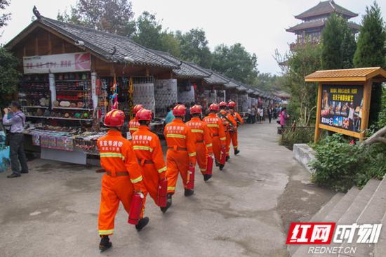 　　清明节假日，消防加强巡查，确保安全。