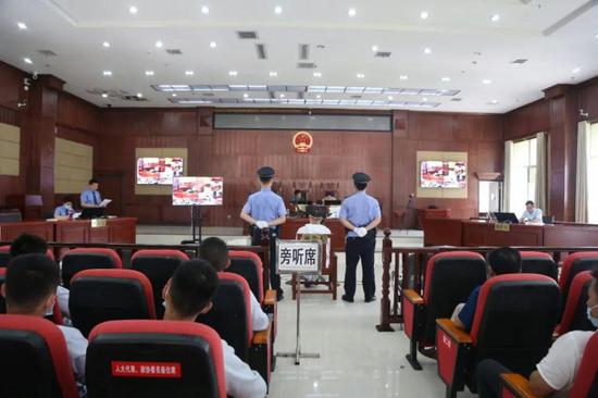 庭审现场