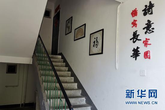 长沙市岳麓区望城坡街道长华社区七一六小区11栋美丽楼道一角。