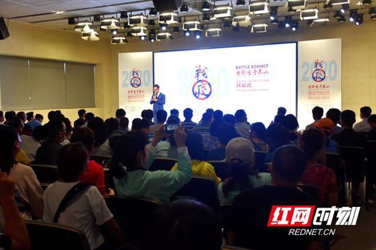 6月12日,《生命重于泰山——战“疫”2020湖南大型公益影像纪实作品展》在谢子龙影像艺术馆开幕。