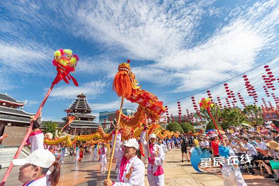 (7月5日，宁乡市在方特东方神画开展“龙腾盛世 欢乐楚沩”群众文化系列活动。)