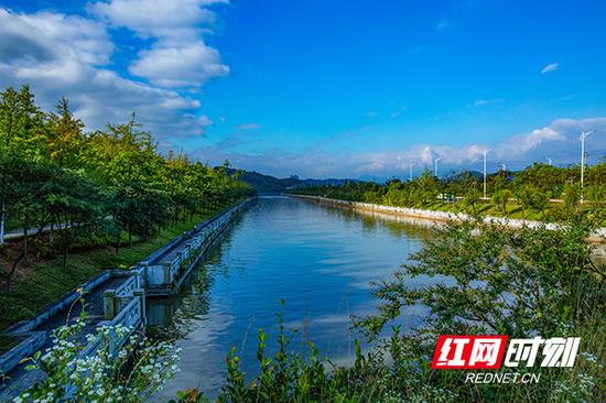 郴江河风光带。