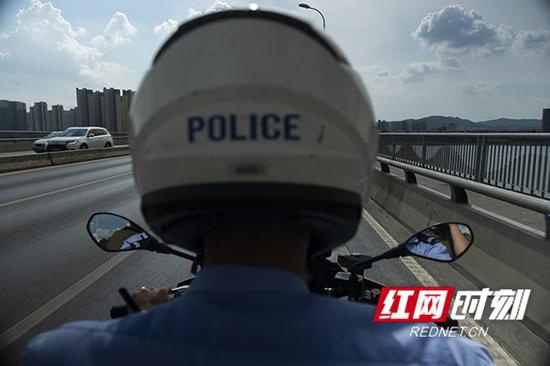 烈日当空，每天除了热浪，还要忍受发动机超高温的炙烤。