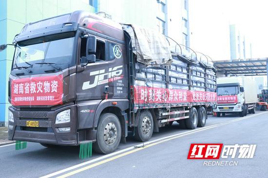 省应急管理厅、省减灾委办公室下拨中央和省级防汛救灾资金1.9亿元和大批救灾物资到重灾区。