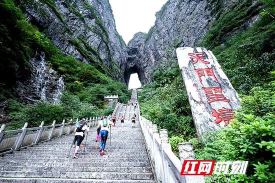 迎难而上,这是一场勇气与耐力的挑战。