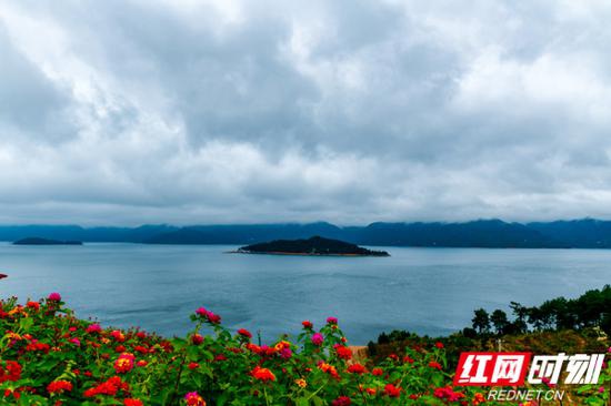 因为旅游发展，东江湖也成了造福一方百姓的“东江福”。