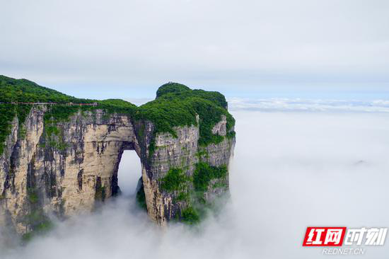 位于张家界市永定区的天门山景区。