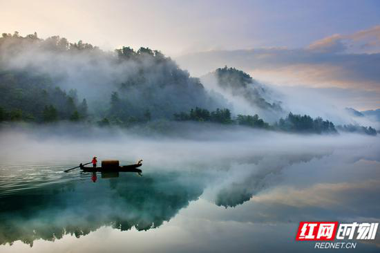  位于郴州资兴市的东江湖景区。