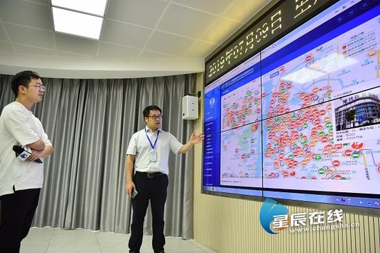 (关注“湘行天下”公众号,打开“预约车位”功能,就可以查看到周边停车场的资费信息和所剩车位信息。)