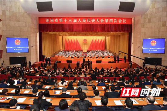 1月25日上午9点，湖南省十三届人大四次会议在省人民会堂开幕。