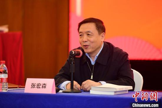中共湖南省委常委、宣传部长张宏森讲话。会议主办方供图
