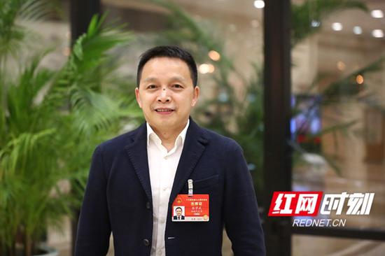  全国人大代表、盐津铺子食品股份有限公司董事长张学武接受红网时刻记者采访。