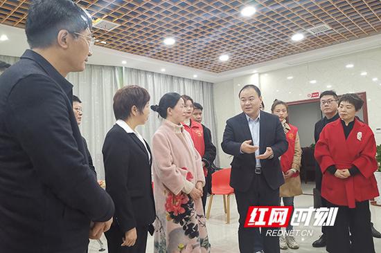 朱健调研珠晖区婚姻登记中心。