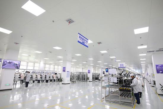 湘江鲲鹏计划3年内实现8条生产线满负荷生产。安娜摄