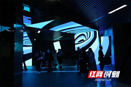 长沙地铁数字艺术馆,酷炫十足。