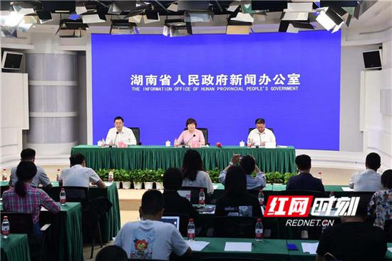 5月12日,湖南省人民政府新闻办公室召开《湖南省2021年度地质灾害防治方案》新闻发布会。
