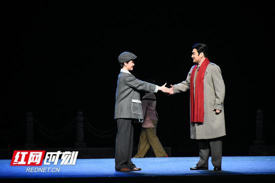  革命现代京剧《向警予》主演张璇刚刚凭此剧荣获“第30届中国戏剧梅花奖”。
