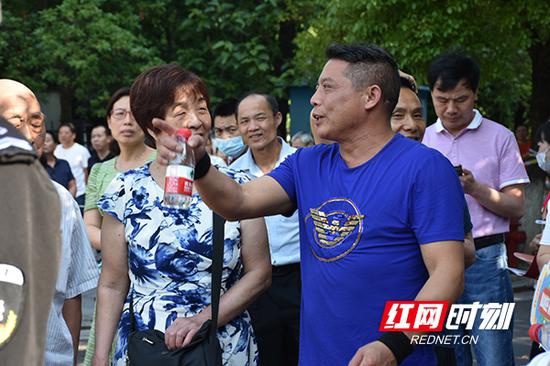 谈到孩子,家长总是一脸骄傲。