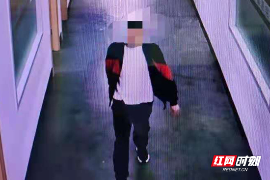 嫌疑人邓某十天内进入同一工厂偷窃两次。