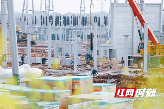 ▲ “宁电入湘”配套工程衡阳西500千伏变电站新建工程施工现场。