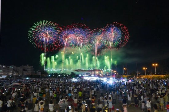浏阳绚丽多彩的焰火表演