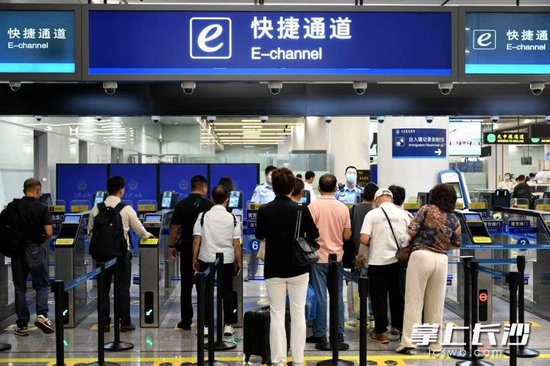 2025年国庆中秋假期期间，湖南口岸出入境人员4.3万人次，图为长沙口岸。 长沙晚报通讯员 王煜 余洋 供图