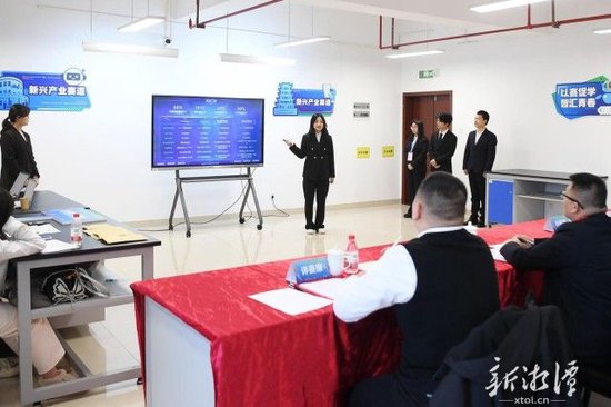 大学生创业比赛现场。（全媒体记者 罗韬 摄）