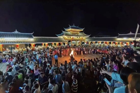 绥宁县上堡古国篝火晚会热闹非凡
