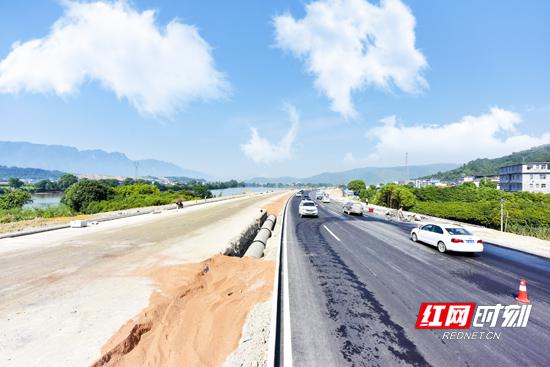 子午西路延伸段新建工程今日半幅通车。