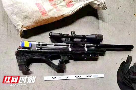 湘潭市湘乡警方侦破网络贩枪案 抓捕10人缴枪16支