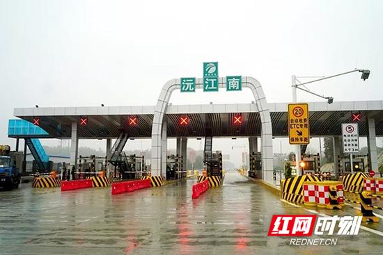 12月26日，南益高速公路沅江南互通至迎丰桥互通（终点）段正式建成通车试运营。