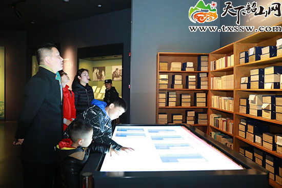 韶山毛泽东同志纪念馆展厅一角 天下韶山网 图