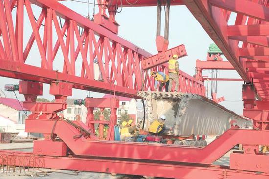 岳阳汨罗城区第4座铁路桥开始架梁