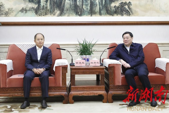 4月2日下午,杜家毫会见华为公司轮值董事长徐直军一行。