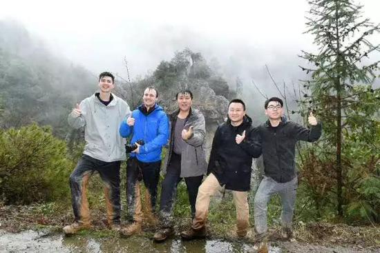 开发团队考察雪峰山