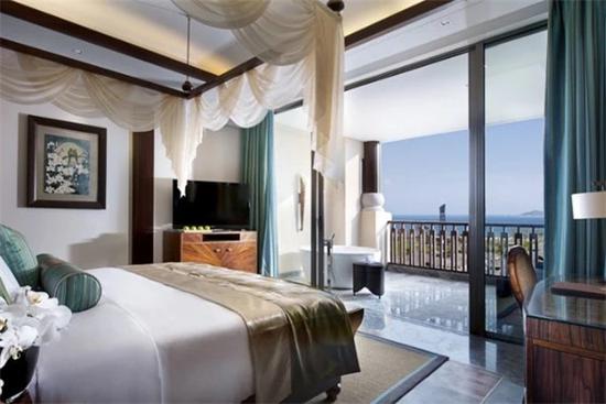 长沙游客投诉酒店海景房照片不实 酒店：是周边的树长高了