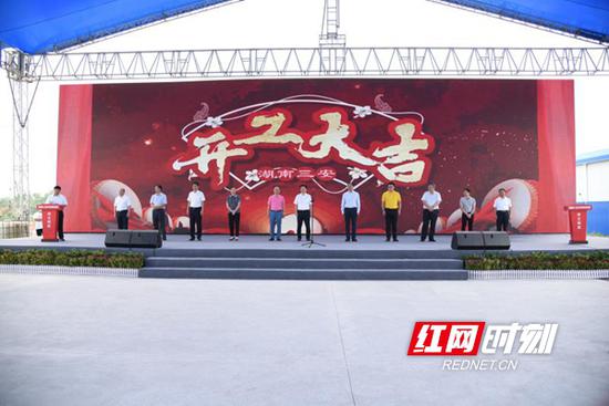 　　湖南三安半导体项目开工，总投资160亿。