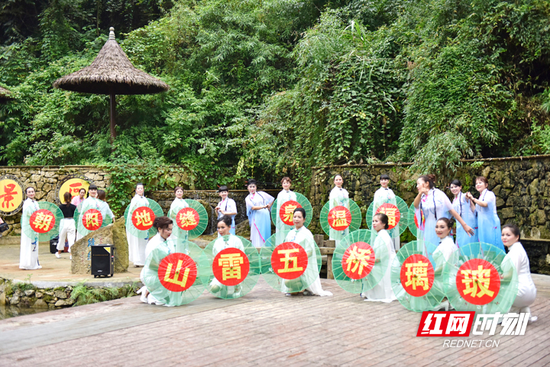 首届地缝旅游文化节系列活动现场。