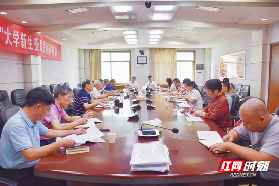 2021年“爱心助学”大学新生受助资格评审会召开。