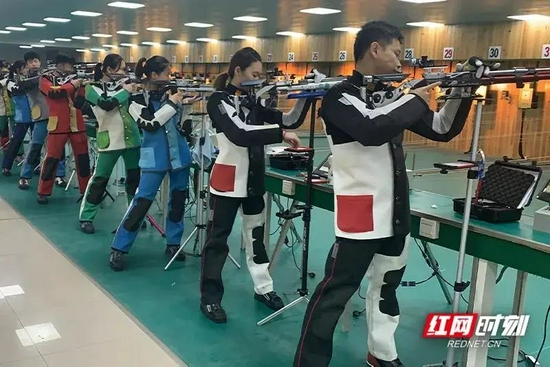 资料图:2021年冬训期间,湖南射击队在长沙积极备战。摄影/符洹雨